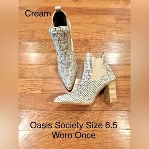 Oasis Society. Size 6.5. Cream